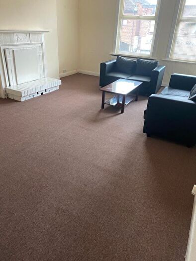 5 Bedroom Flat To Rent In Parson Street, Hendon, NW4