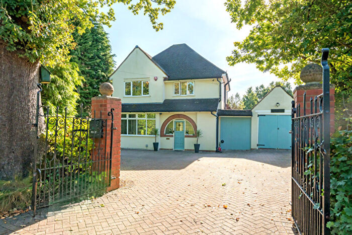 4 Bedroom Detached House For Sale In Rednal Road, Birmingham, B38