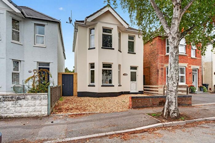 3 Bedroom Detached House For Sale In Paisley Road, Bournemouth, BH6