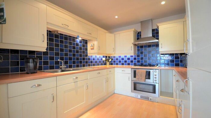 2 Bedroom Apartment To Rent In Hunters Wharf, RG1