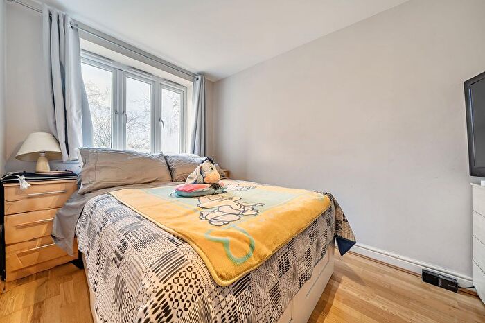 2 Bedroom Flat For Sale In Lower Road, London, SE16