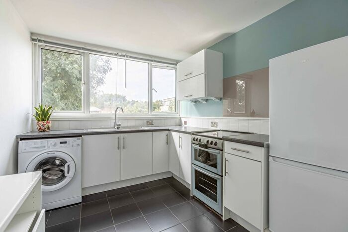 1 Bedroom Flat To Rent In Mountbatten Square, Windsor, SL4