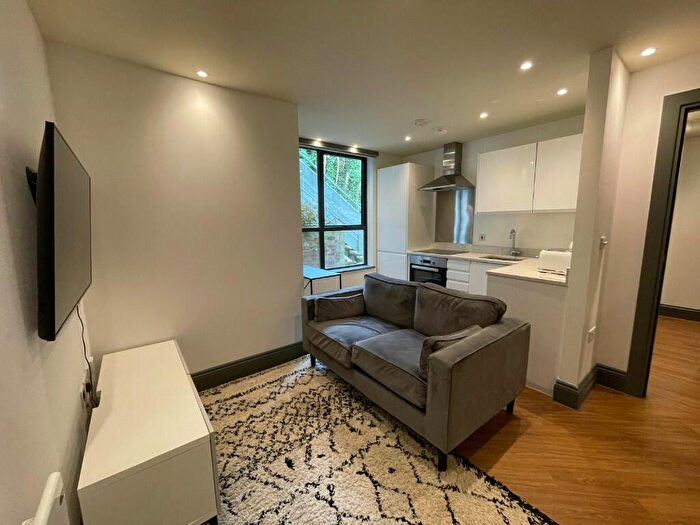 1 Bedroom Apartment To Rent In Lister Hill, Leeds, West Yorkshire, LS18