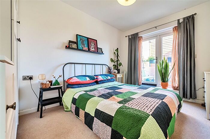 2 Bedroom Semi-Detached House For Sale In Aspen Mews, Penge, London, SE20