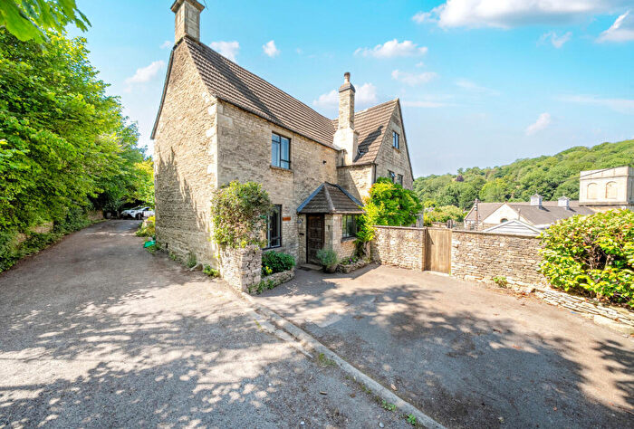 4 Bedroom Semi-Detached House For Sale In Brimscombe Hill, Brimscombe, Stroud, Gloucestershire, GL5
