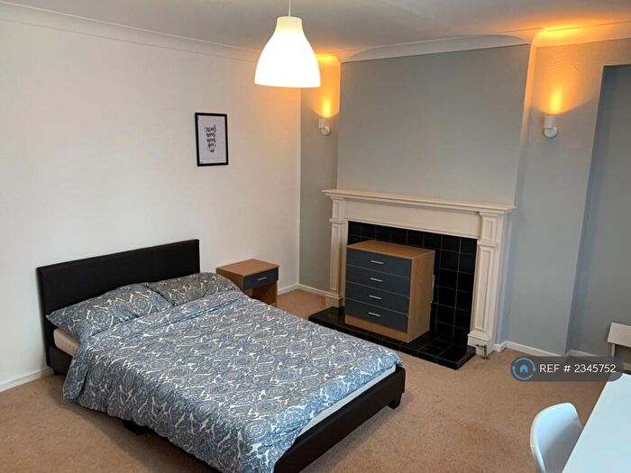 3 Bedroom Flat To Rent In Broadgate, Beeston, Nottingham, NG9