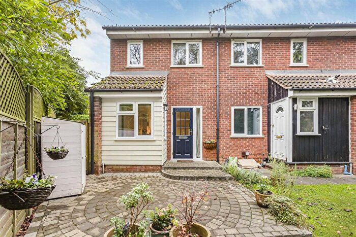 1 Bedroom End Of Terrace House For Sale In Grange Close, Hertford, SG14