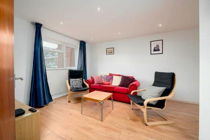 3 Bedroom Flat To Rent In Ivy Road, London, E16
