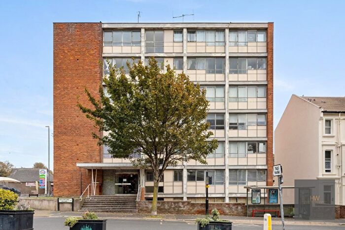 2 Bedroom Flat For Sale In Goldstone Villas, Hove, BN3