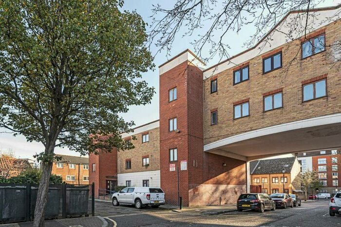 2 Bedroom Flat To Rent In Hewison Street, Bow, London, E3