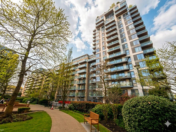 5 Bedroom Apartment To Rent In Beaufort Square, London, NW9