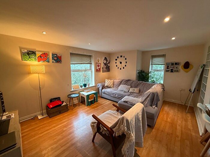 2 Bedroom Flat To Rent In Suffolk Road, Bournemouth, Dorset, BH2