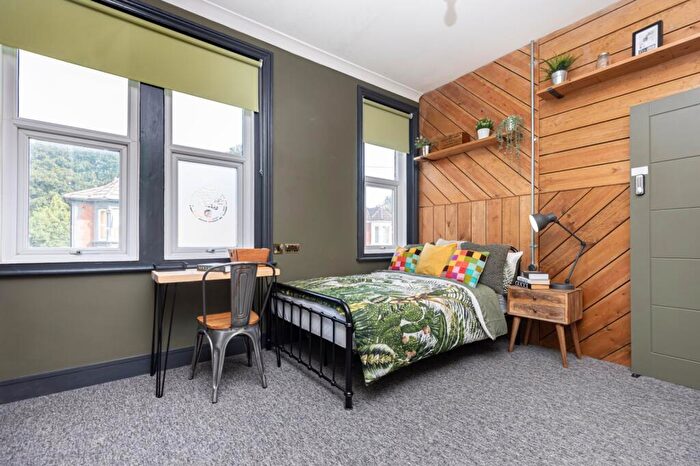 Flat To Rent In Gordon Avenue, Southampton, Hampshire, SO14