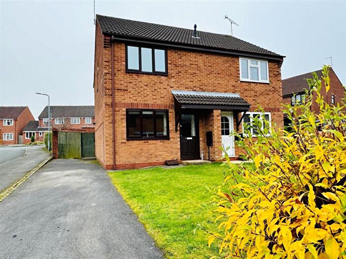 2 Bedroom House To Rent In Serin Close, Uttoxeter, ST14
