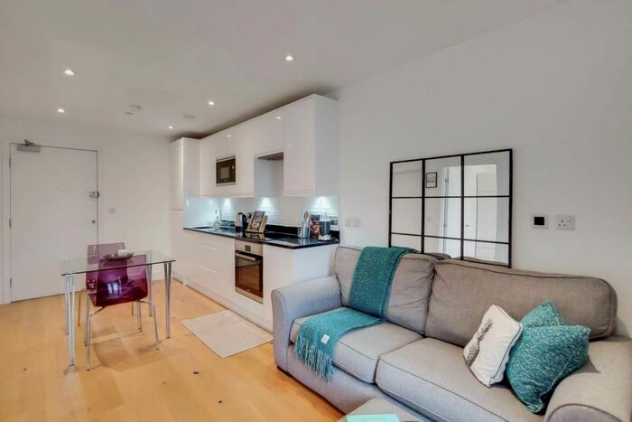 1 Bedroom Flat To Rent In South End, Croydon, CR0