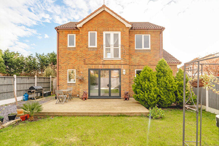 2 Bedroom Flat For Sale In Riverside Park, Severn Beach, Bristol, BS35