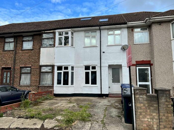 2 Bedroom Flat To Rent In Carlisle Avenue, London, W3