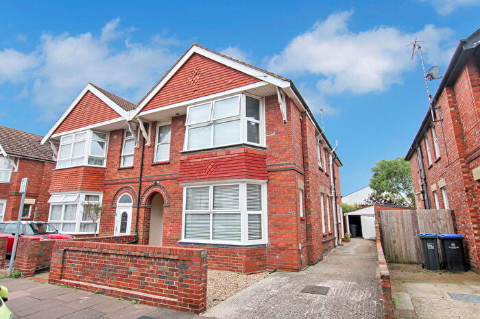 1 Bedroom Flat To Rent In Chatham Road, Worthing, BN11