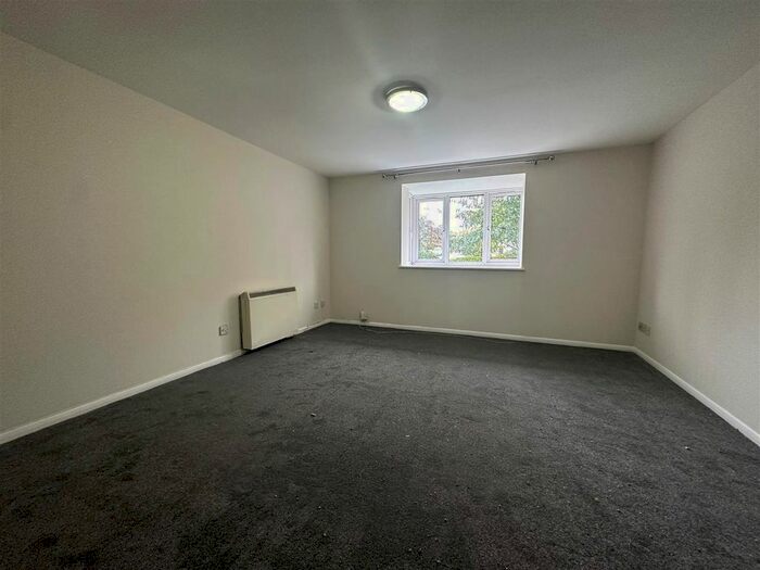 2 Bedroom Flat To Rent In Chiswell Court, Watford, WD24