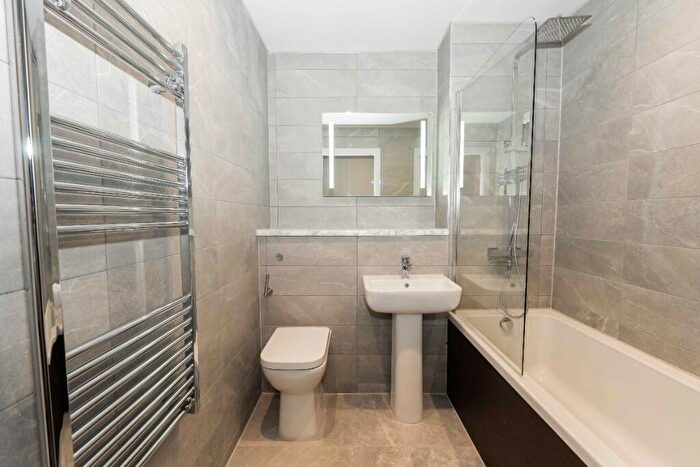 2 Bedroom Apartment To Rent In Parliament Square, Liverpool, Merseyside, L1