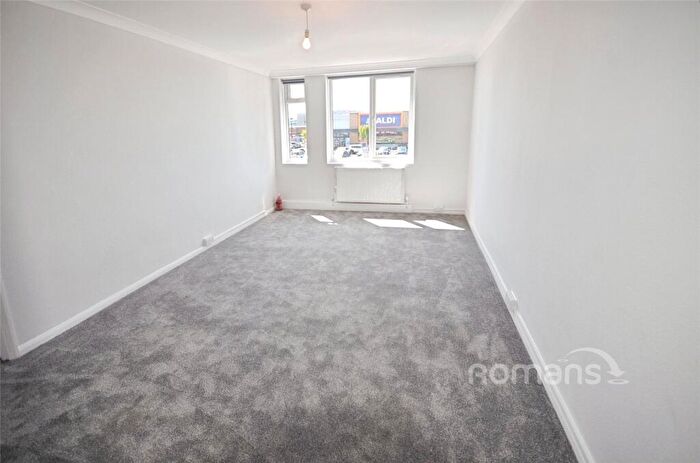 2 Bedroom Flat To Rent In Farnham Road, Slough, SL1