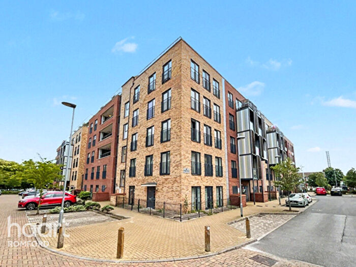 2 Bedroom Apartment For Sale In Maxwell Road, Romford, RM7