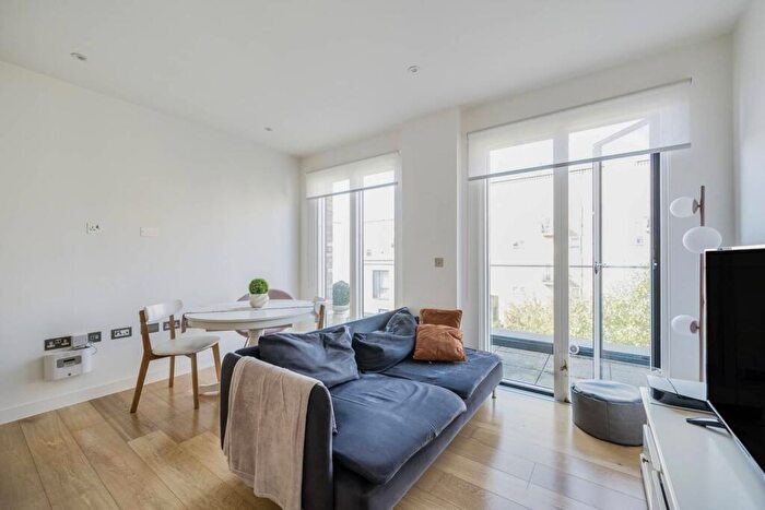 2 Bedroom Flat To Rent In Cambridge Avenue, North Maida Vale, London, NW6