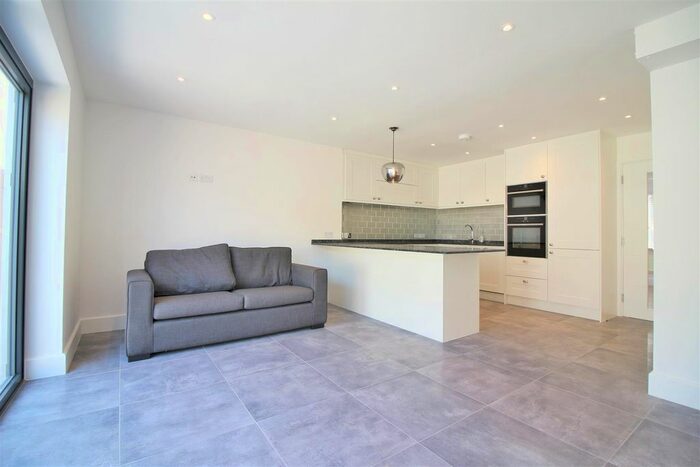 4 Bedroom Terraced House To Rent In Cragg Avenue, Radlett, Hertfordshire, WD7
