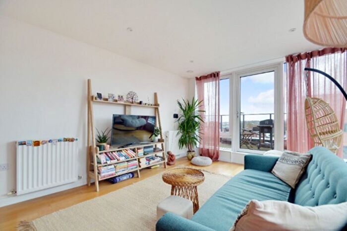 1 Bedroom Penthouse To Rent In High Road, London, N12