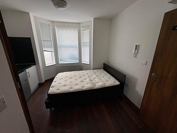 Studio To Rent In Chalvey Road East, Slough, Berkshire, SL1