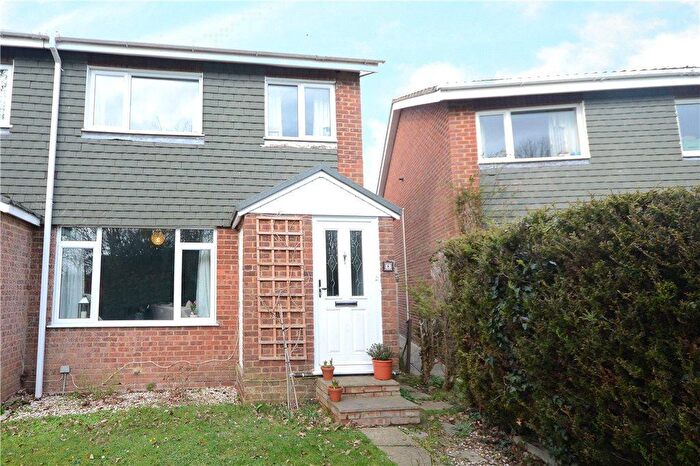 3 Bedroom End Of Terrace House For Sale In Swanwick Walk, Tadley, RG26
