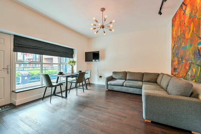 1 Bedroom Flat To Rent In Russell Place, Canada Water, London, SE16