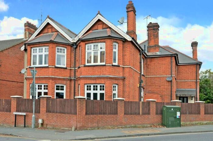 2 Bedroom Flat To Rent In Park Street, Camberley, GU15