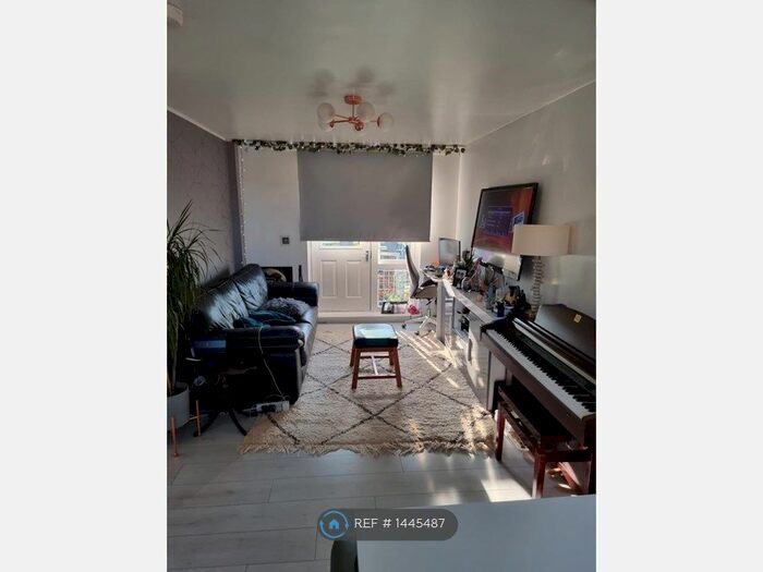 2 Bedroom Flat To Rent In Dixon Way, London, NW10