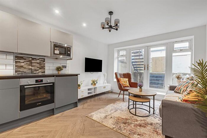 1 Bedroom Flat For Sale In Upper Richmond Road West, East Sheen, SW14