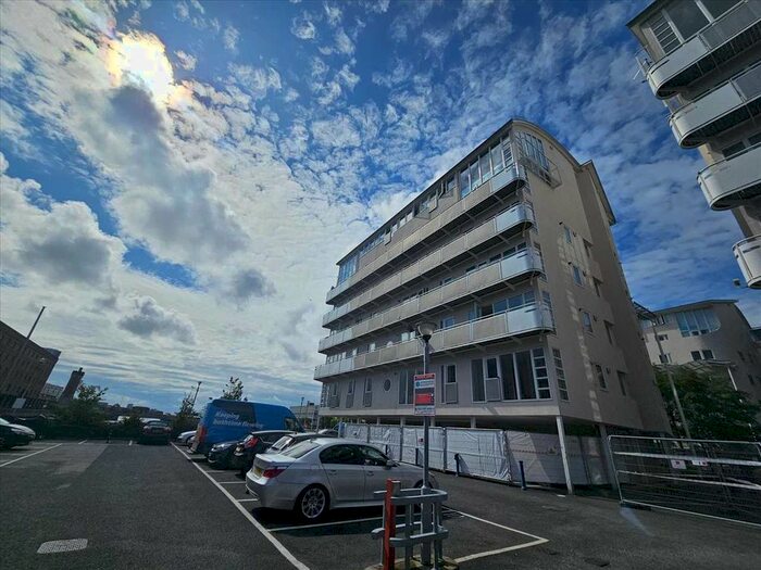 2 Bedroom Flat To Rent In Royal Quay, Block, Liverpool, L3