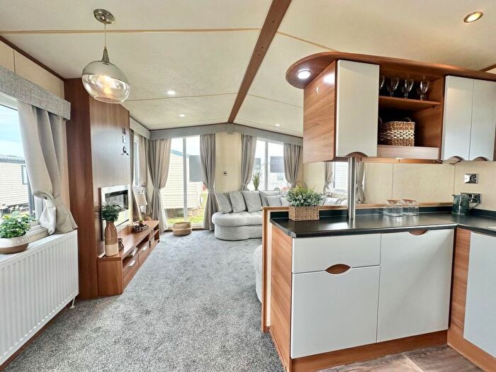 2 Bedroom Mobile/park Home For Sale In Corton, NR32