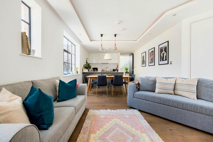 3 Bedroom Flat To Rent In Webber Street, Borough, SE1