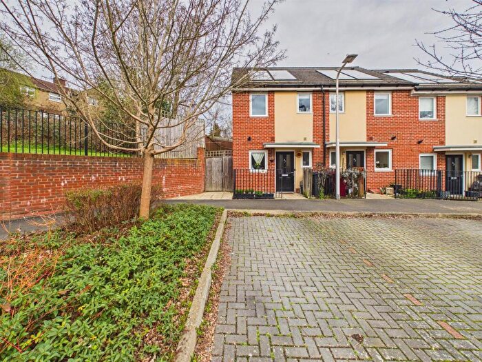 2 Bedroom End Of Terrace House For Sale In Tay Road, Tilehurst, Reading, RG30