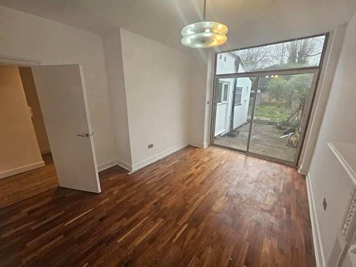 2 Bedroom Flat To Rent In Chichele Road, Willesden Green, NW2