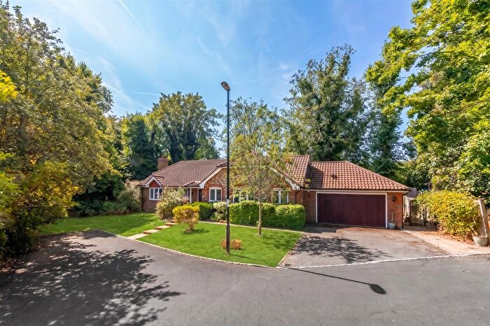 4 Bedroom Detached House For Sale In Badgers Walk, Purley, CR8