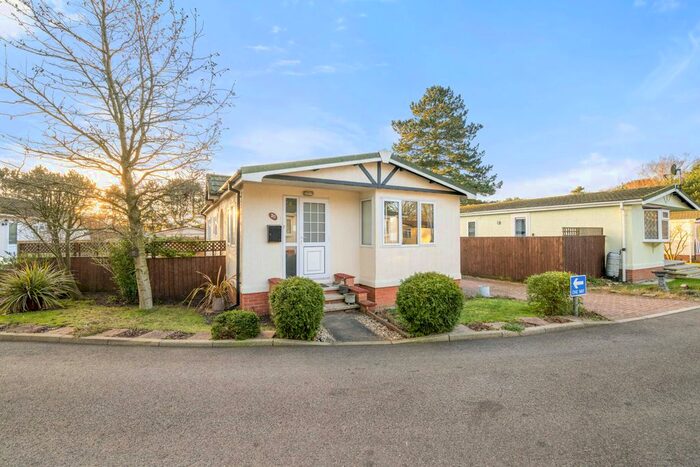 2 Bedroom Park Home For Sale In Oaklands Park, Woodhall Spa, LN10