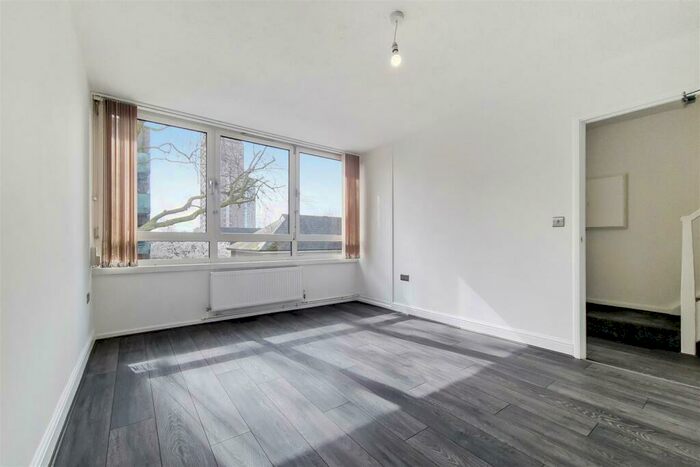 4 Bedroom Flat To Rent In Tideway House, London, E14