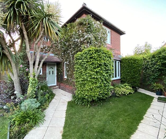 4 Bedroom Detached House For Sale In Barton Drive, Hamble, SO31