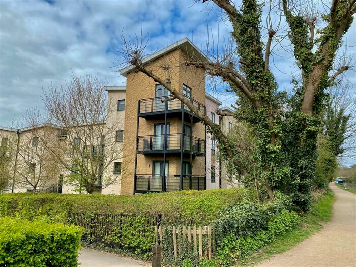 2 Bedroom Apartment To Rent In Birtchnell Close, Berkhamsted, HP4