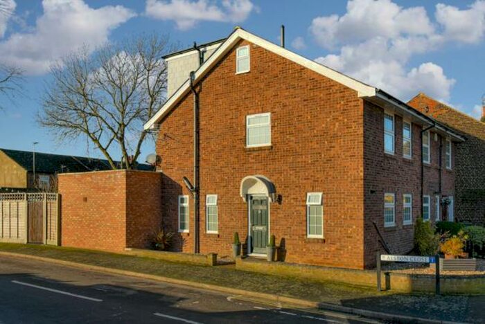 3 Bedroom Semi-Detached House To Rent In Alston Close, Long Ditton, Surbiton, KT6