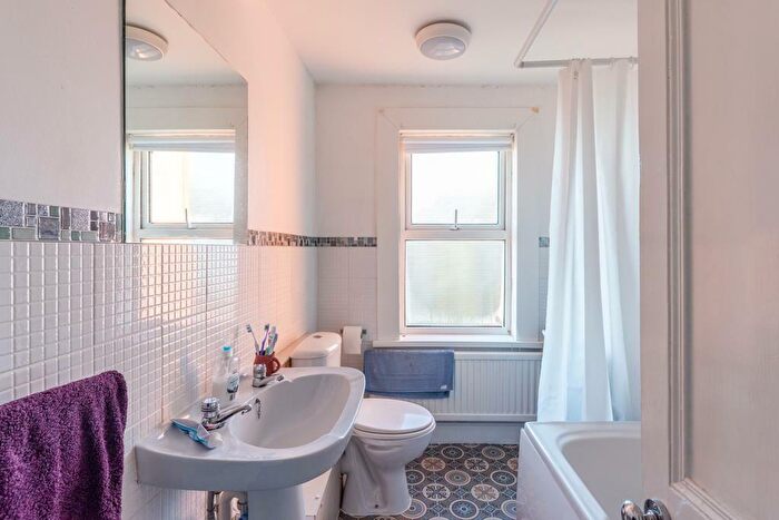 2 Bedroom Apartment To Rent In Porchester Road, Nottingham, NG3