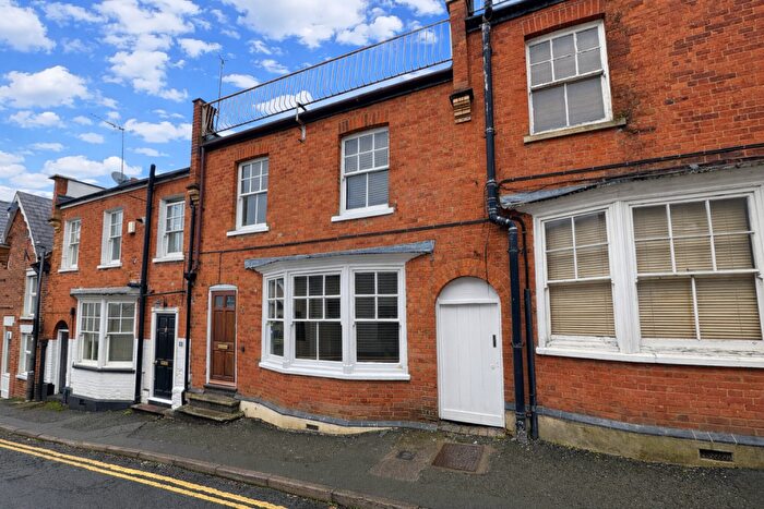 3 Bedroom Terraced House For Sale In St. Rumbolds Lane, Buckingham, MK18