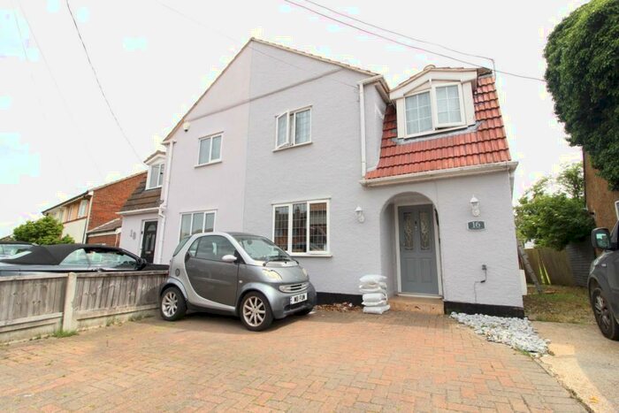 3 Bedroom Semi-Detached House To Rent In Carlton Drive, Thundersley, SS7