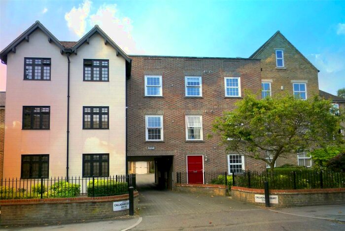 2 Bedroom Apartment To Rent In High Street, Berkhamsted, Hertfordshire, HP4
